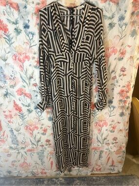 Black & White Geometric Maxi Dress - V-Neck Long Sleeve